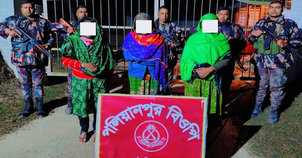 মহেশপুর সীমান্তে বিজিবির অভিযানে ভারতীয় মদ উদ্ধার, নারী–শিশুসহ ৬ জন আটক