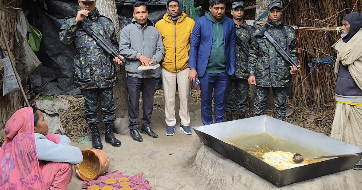 মানিকগঞ্জে ভেজাল খেজুরের গুড়ের কারখানা গুঁড়িয়ে দিল ভোক্তা অধিকার