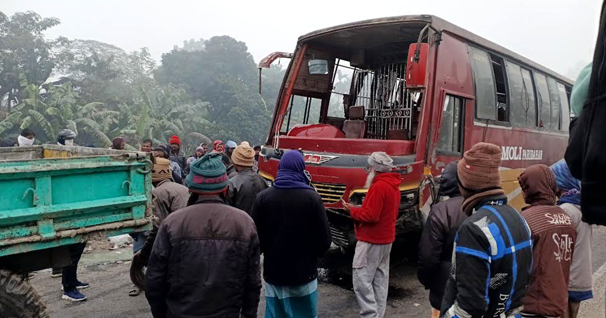 ঠাকুরগাঁওয়ে সড়ক দুর্ঘটনায় আহত ৮