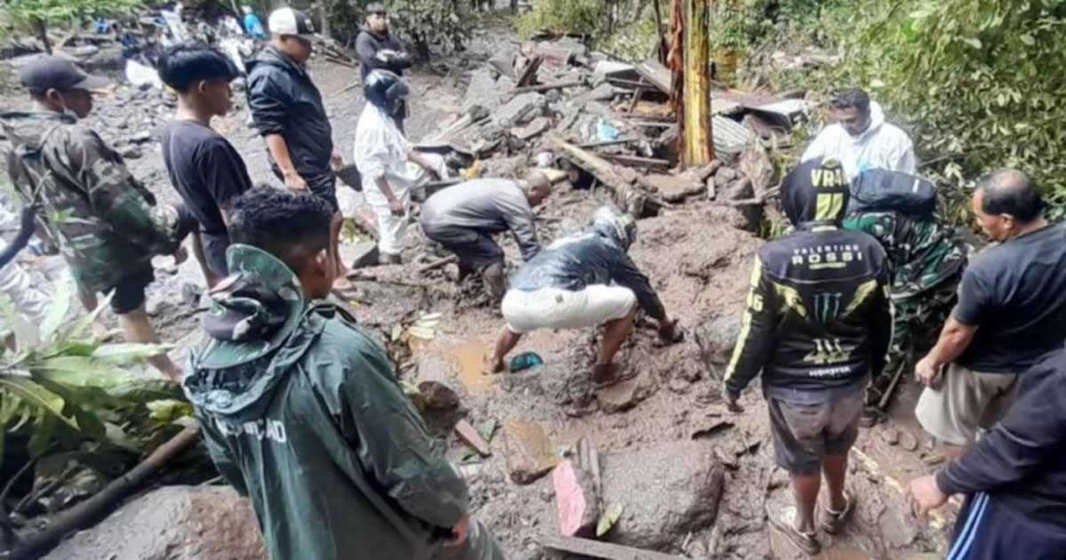 ইন্দোনেশিয়ায় ভয়াবহ বন্যায় নিহত ১৪, নিখোঁজ ৪