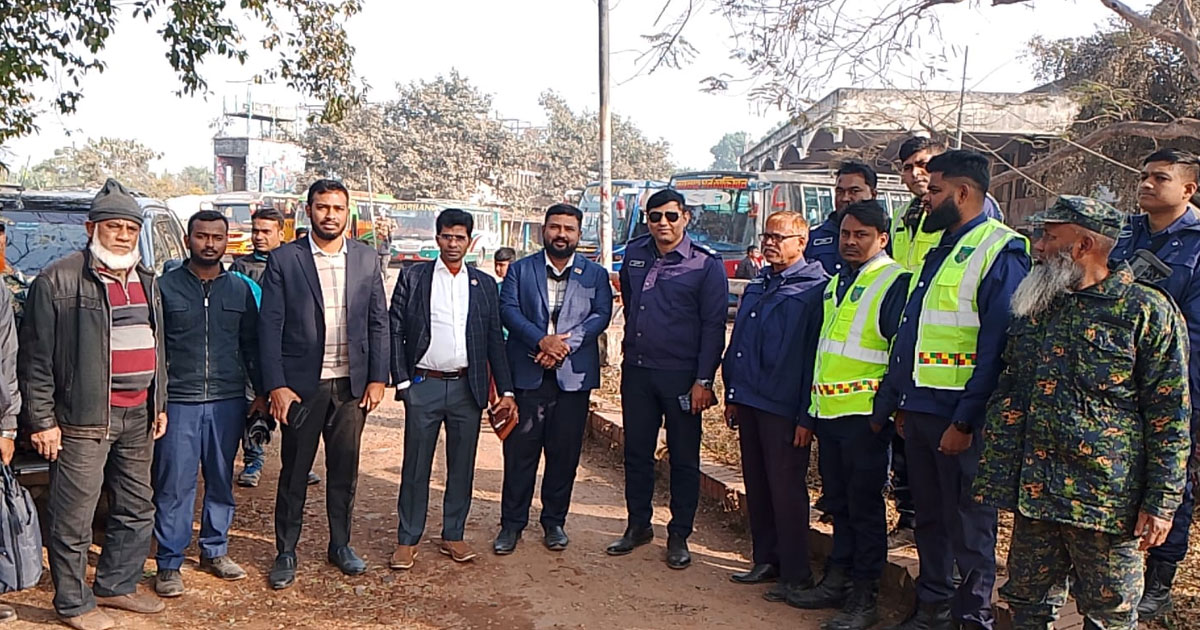ঝিনাইদহ বাস টার্মিনালে অবৈধ স্থাপনা উচ্ছেদে যৌথ অভিযান