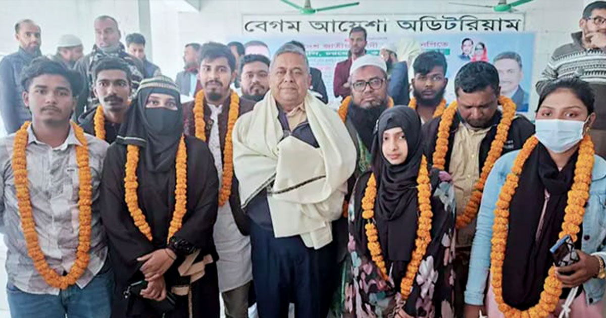 গাজীপুরে এনসিপি ও ইসলামী আন্দোলনের অর্ধশত নেতাকর্মীর বিএনপিতে যোগদান