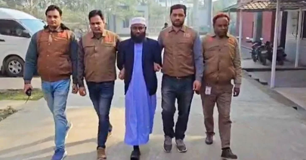 ময়মনসিংহে দিপু হত্যাকাণ্ড: লাশ পোড়ানোয় নেতৃত্ব দেওয়া মাদ্রাসা শিক্ষক গ্রেপ্তার