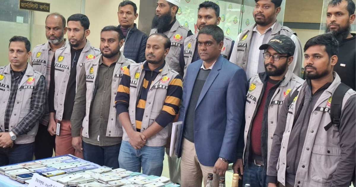 রাজধানীতে চীনা নাগরিকদের অবৈধ আইফোন কারখানা, গ্রেপ্তার ৩
