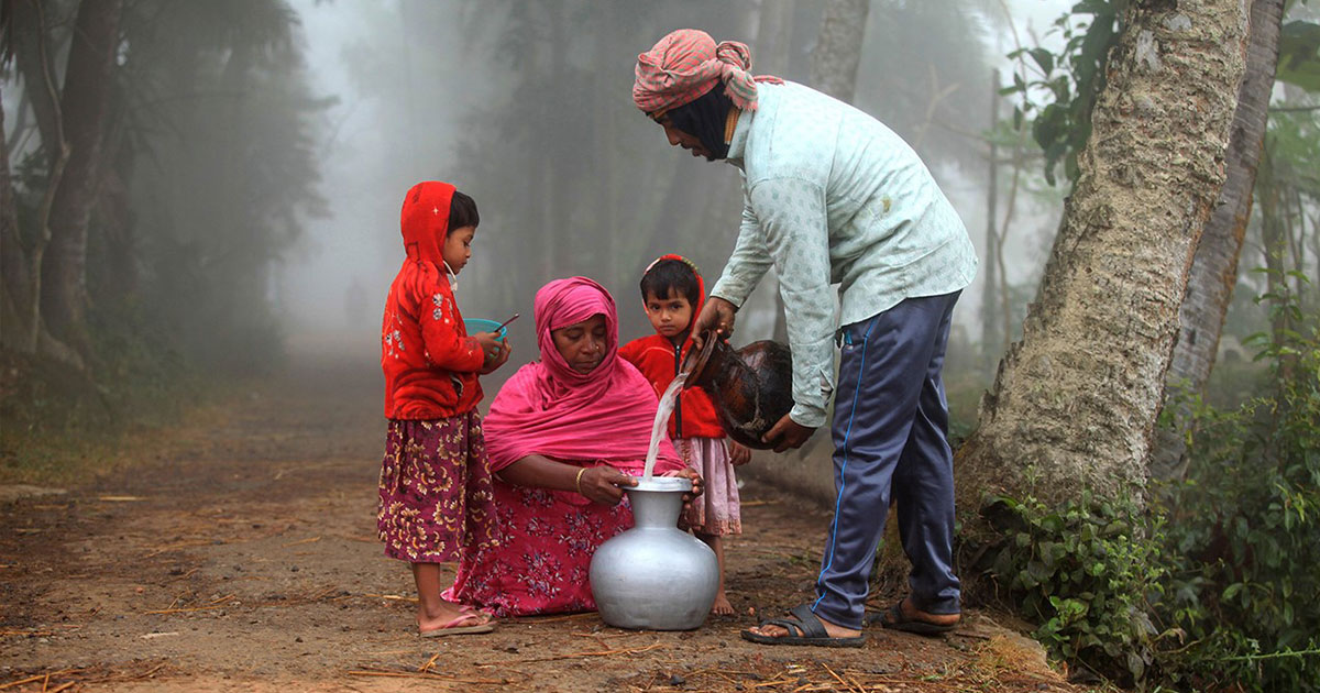 ফরিদপুরে শীত মৌসুমে খেজুরের রসের দেখা মেলে না