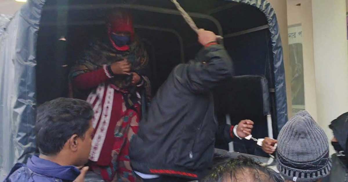 প্রাথমিক শিক্ষক নিয়োগ পরীক্ষায় ডিভাইস ব্যবহার, দিনাজপুরে ১৮ জন আটক