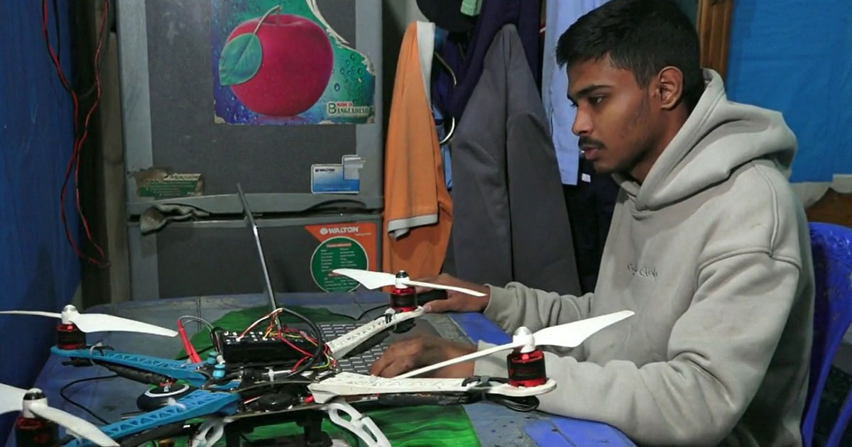 নীলফামারীর ক্ষুদে বিজ্ঞানীর প্রতিভা থমকে গেছে আর্থিক সংকটে