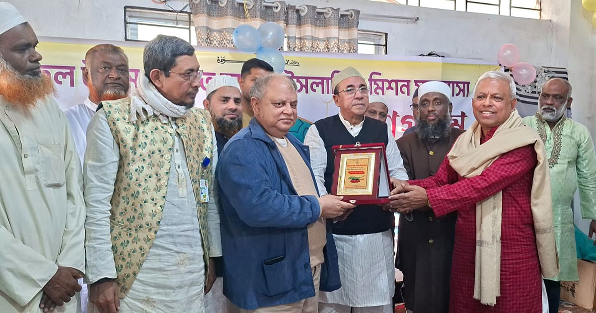 লক্ষ্মীপুরে মদিনাতুল উলুম মাদ্রাসায় পুরস্কার বিতরণী ও সবক প্রদান অনুষ্ঠিত