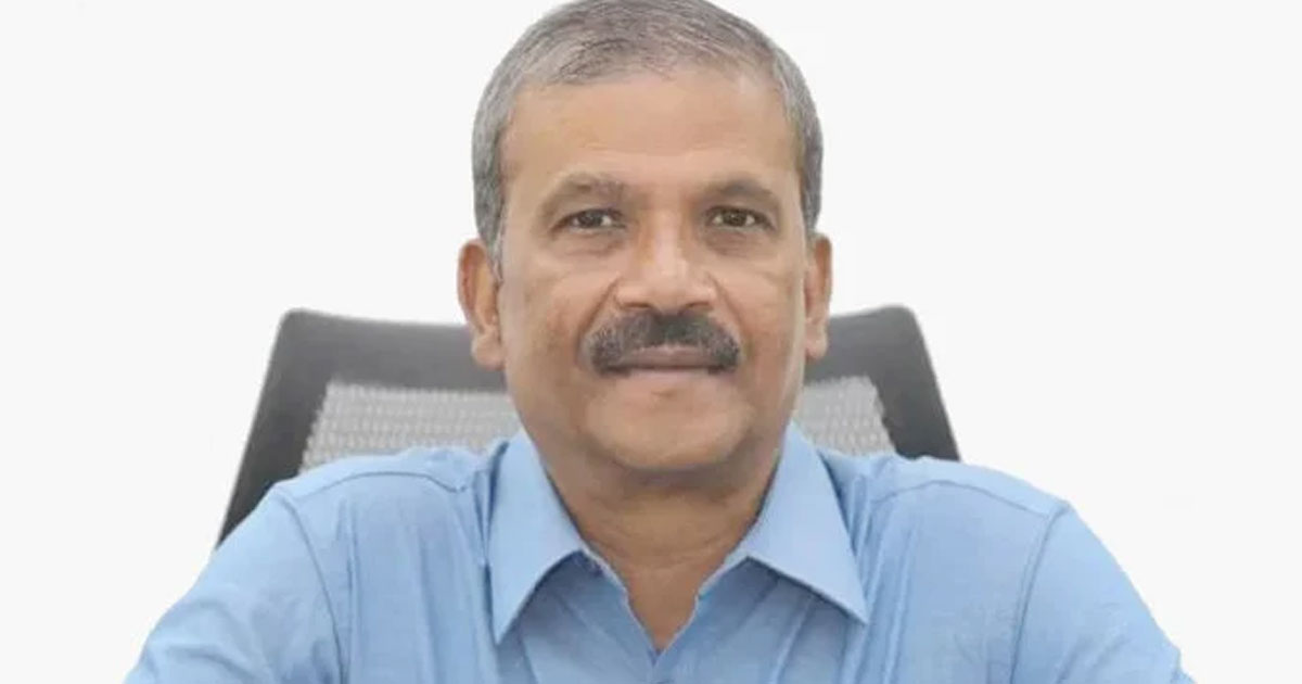 এক নেত্রীর ঠাঁই মানুষের হৃদয়ে, অন্যজনের দেশের বাইরে: আসিফ নজরুল