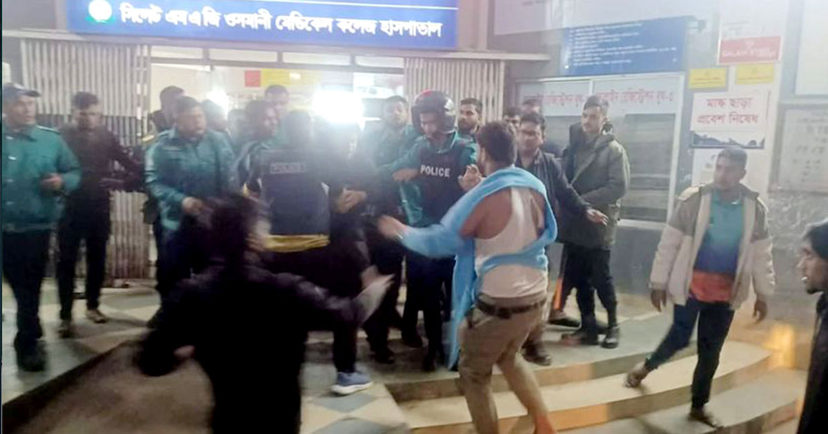 সিলেটে নারী চিকিৎসকের ওপর হামলা: ইন্টার্নদের অনির্দিষ্টকালের কর্মবিরতি