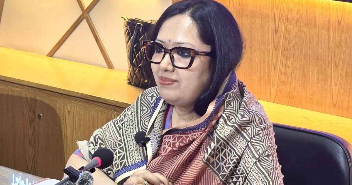 প্রশাসন পক্ষপাতদুষ্ট, অভিযোগ রুমিন ফারহানার