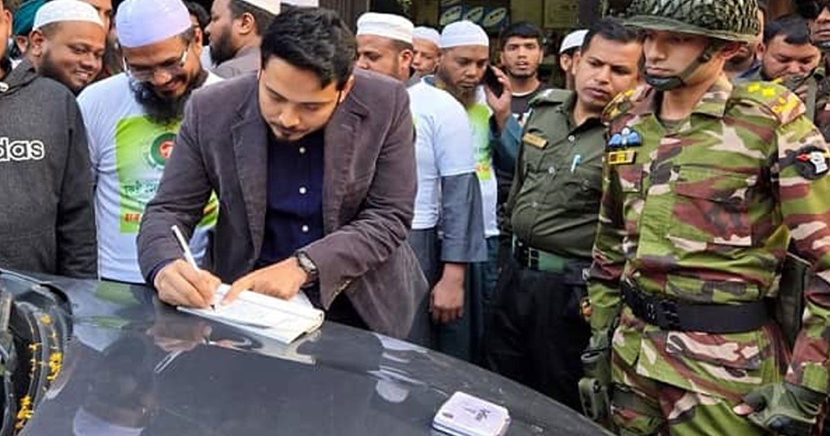 কুমিল্লায় প্রতীক বরাদ্দের দিনই শোডাউন, প্রার্থীকে ৩০ হাজার টাকা জরিমানা