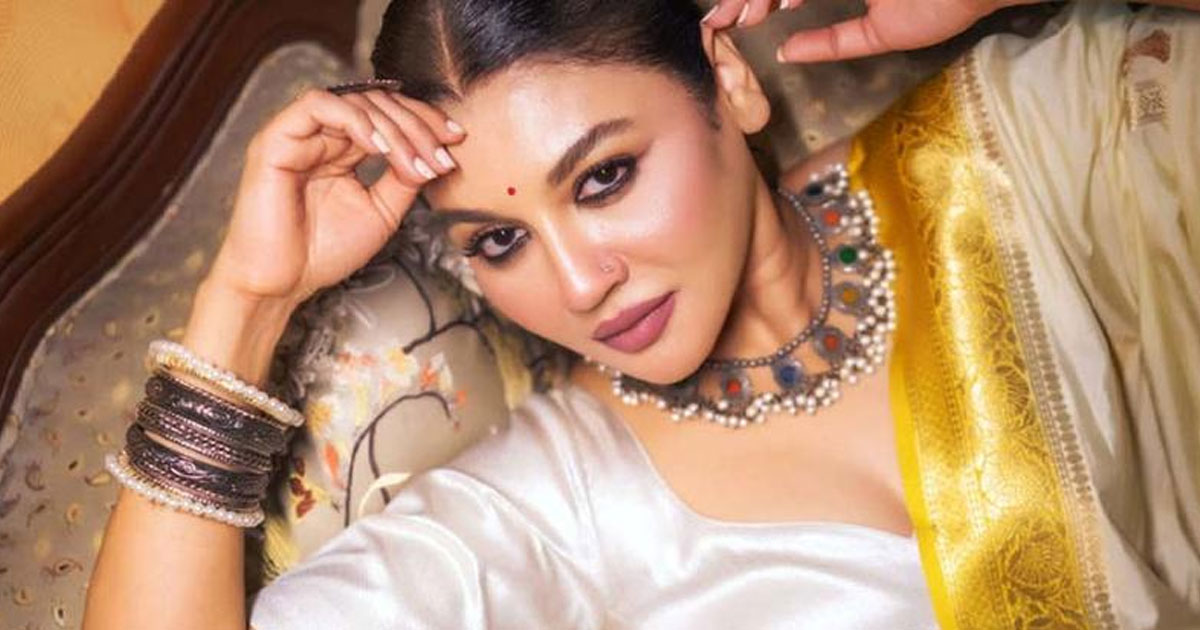 অপ্রয়োজনে মোবাইল ব্যবহার না করার পরামর্শ জয়া আহসানের