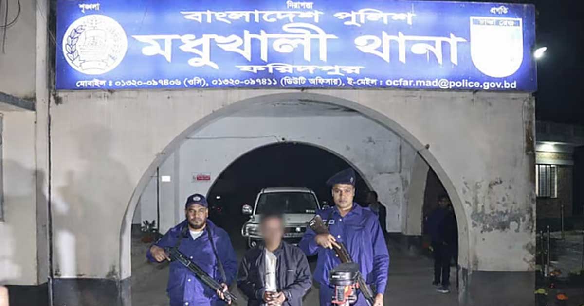 ফরিদপুরে অস্ত্র তৈরির কারখানায় সেনা-পুলিশের অভিযান