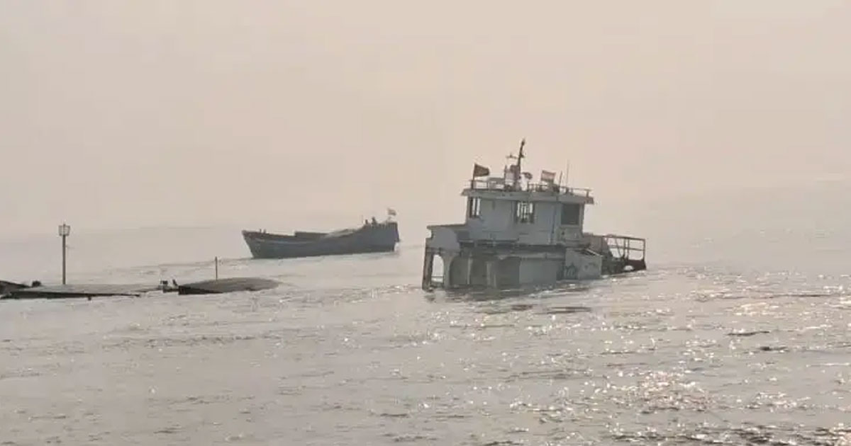 মুড়িগঙ্গায় জাহাজ ডুবি, ১২ জন উদ্ধার