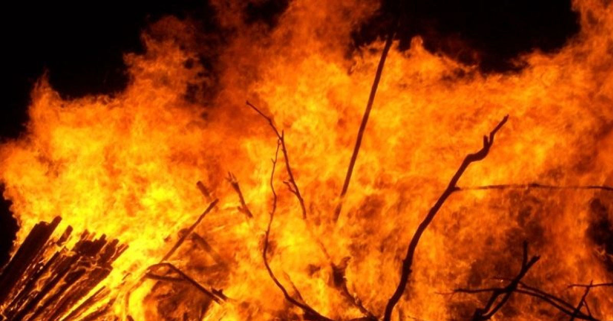 রাজারহাটে আগুনে নিঃস্ব ৫ পরিবার, ক্ষতি প্রায় ৩০ লাখ টাকা