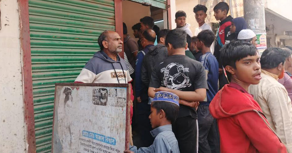 তালাভেঙে ১২ লক্ষাধিক টাকার স্বর্ণালংকার লুট