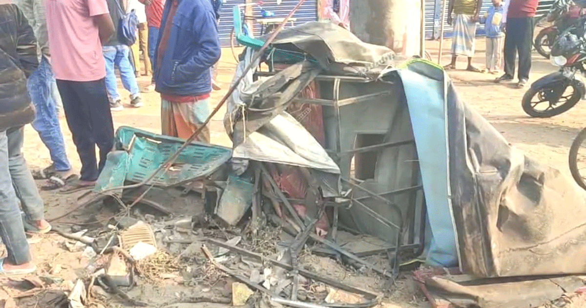 লক্ষ্মীপুরে ড্রাম ট্রাকের চাপায় অটোরিকশার শিশু নিহত, চালক গুরুতর আহত