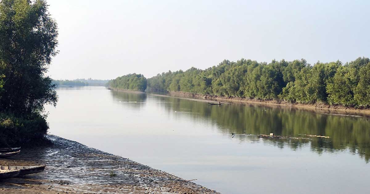 নাফ নদী এলাকায় গুলিবর্ষণ, হাসপাতালে দুই কিশোর