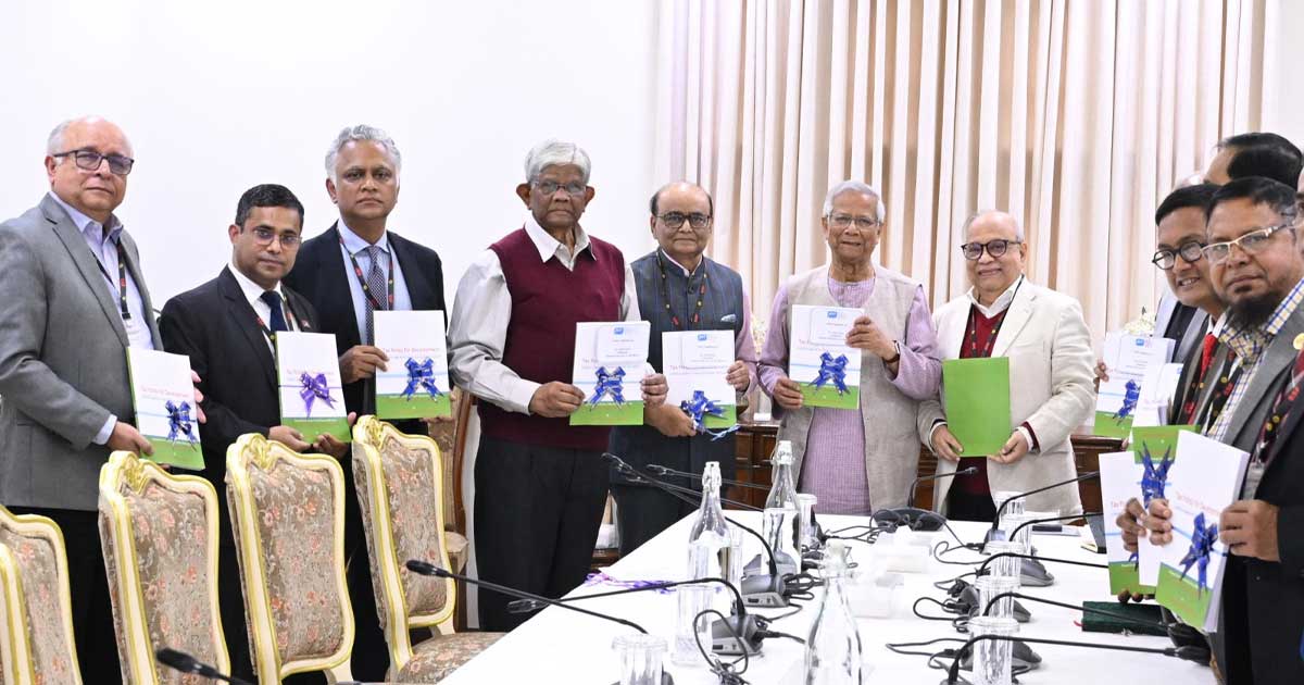 প্রধান উপদেষ্টার কাছে জাতীয় কর কাঠামো পুনর্বিন্যাস সংক্রান্ত কমিটির প্রতিবেদন পেশ