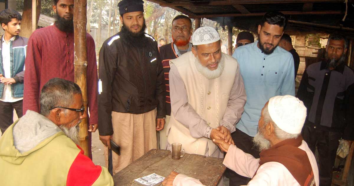 গোকুলে দাঁড়িপাল্লায় ভোট চেয়ে জামায়াত প্রার্থীর গণসংযোগ