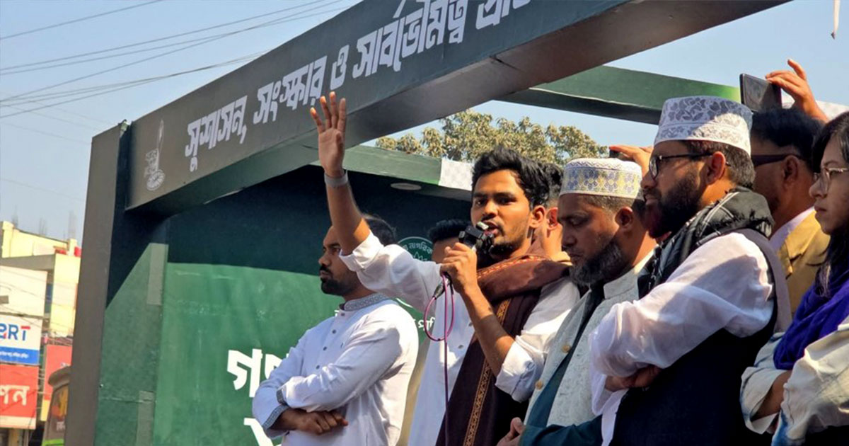 তারেক রহমানকে গাড়ি থেকে নেমে দেশকে চিনতে বললেন আসিফ