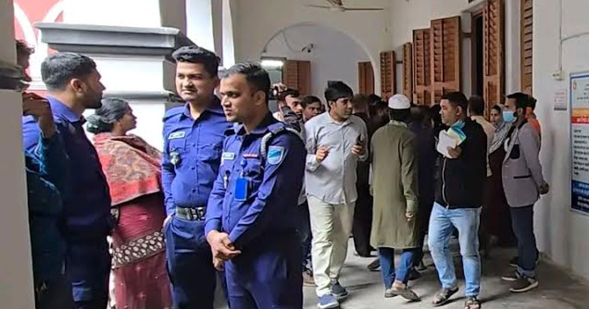 কর্তৃপক্ষের আশ্বাসে ফরিদপুরে আদালতে ফিরলেন আইনজীবীরা