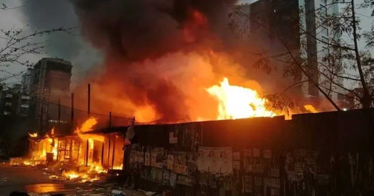 উত্তরার কাঁচাবাজারে আগুন, নিয়ন্ত্রণে কাজ করছে ফায়ার সার্ভিস