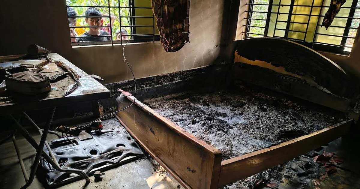 বরিশালে  আওয়ামী লীগ নেতার বাড়িতে অগ্নিসংযোগ