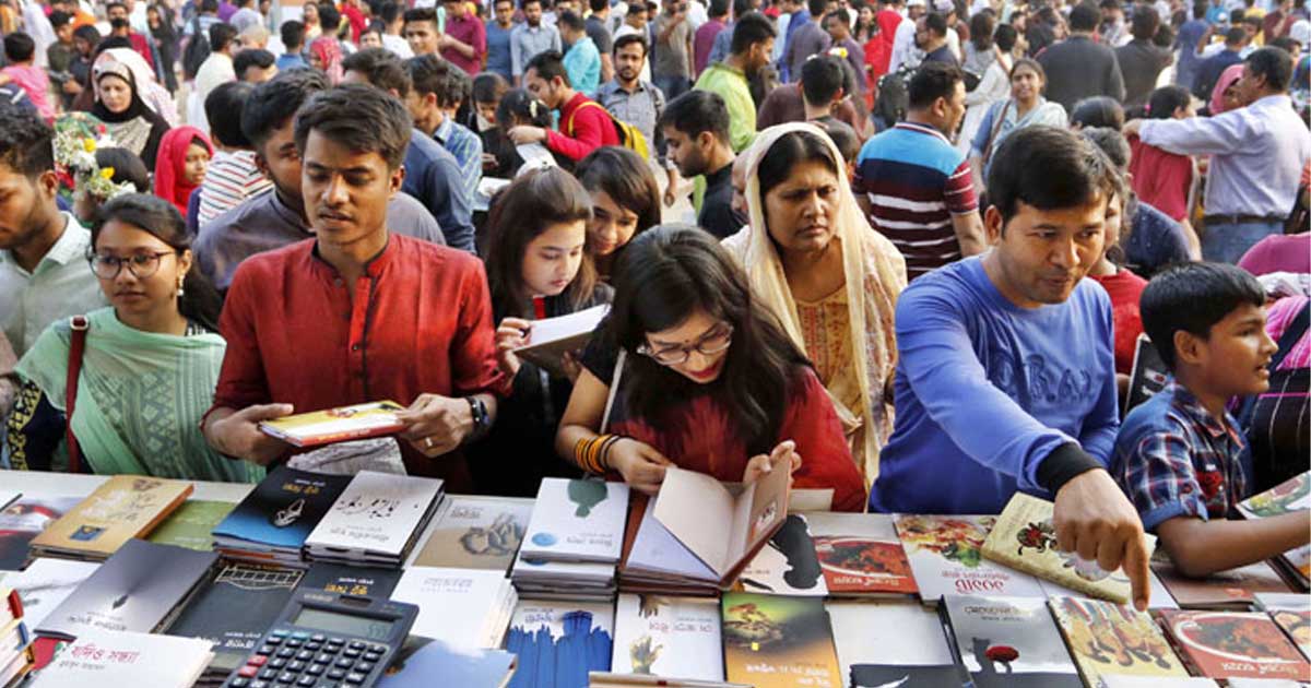 রোজার মধ্যে বইমেলা: একাডেমির সিদ্ধান্তে প্রকাশকদের বর্জনের হুঁশিয়ারি