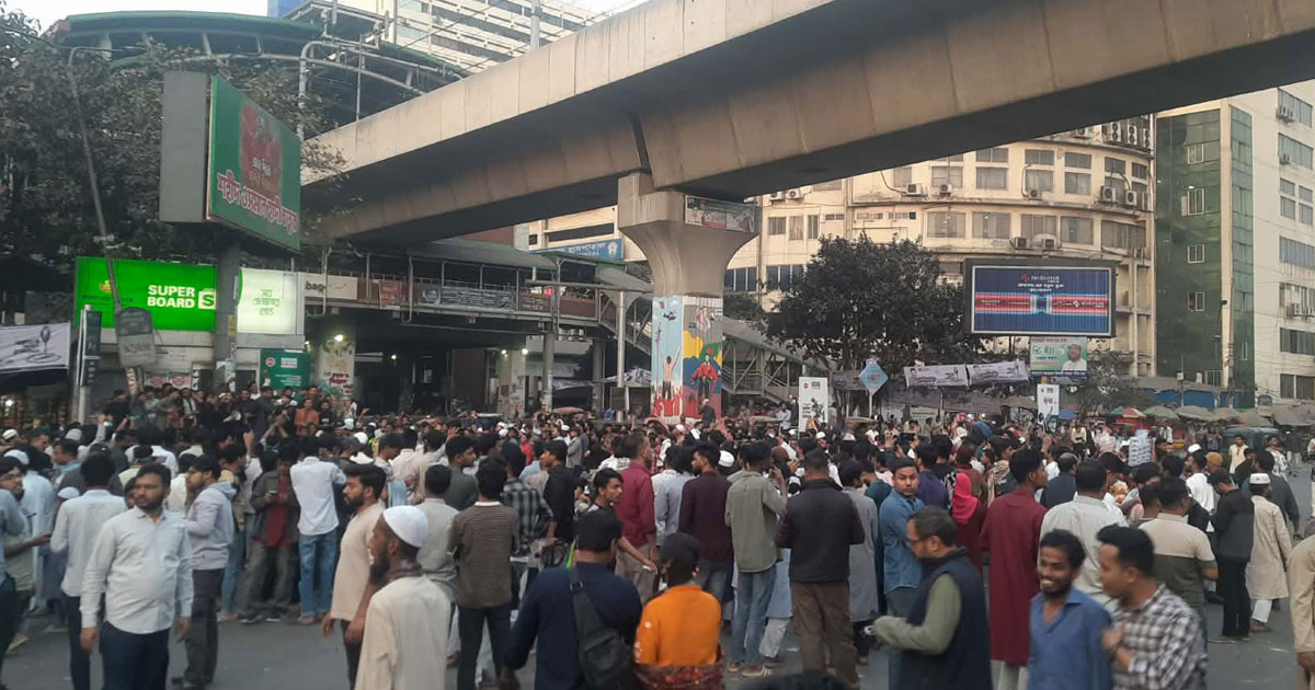শাহবাগে অবস্থান নিয়েছে ইনকিলাব মঞ্চ