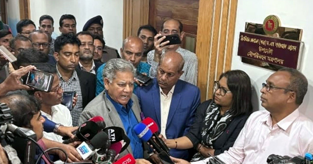 বন্দরে ধর্মঘট নিয়ে হার্ডলাইনে যাওয়ার সিদ্ধান্ত সরকারের