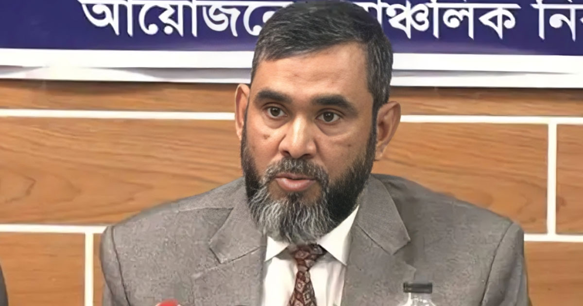 ভোটকেন্দ্রে মোবাইল নিতে পারবেন সাংবাদিক-পর্যবেক্ষকরা: ইসি সানাউল্লাহ