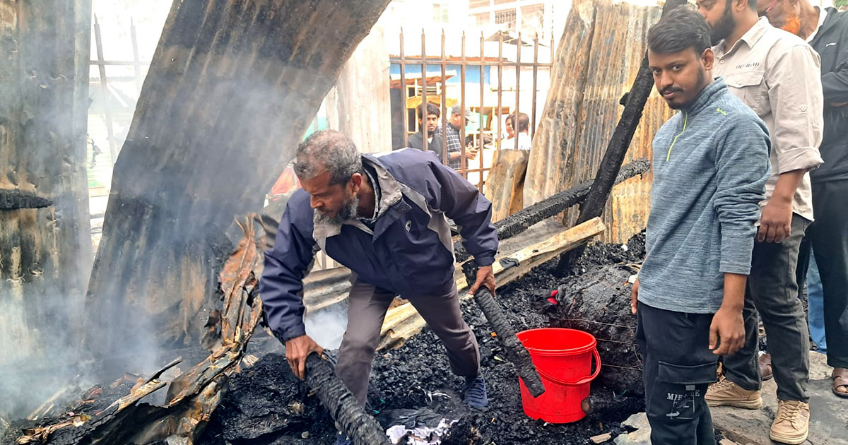 বাগেরহাটে ডায়াগনস্টিক সেন্টারসহ ১৫ দোকান পুড়ে ছাই
