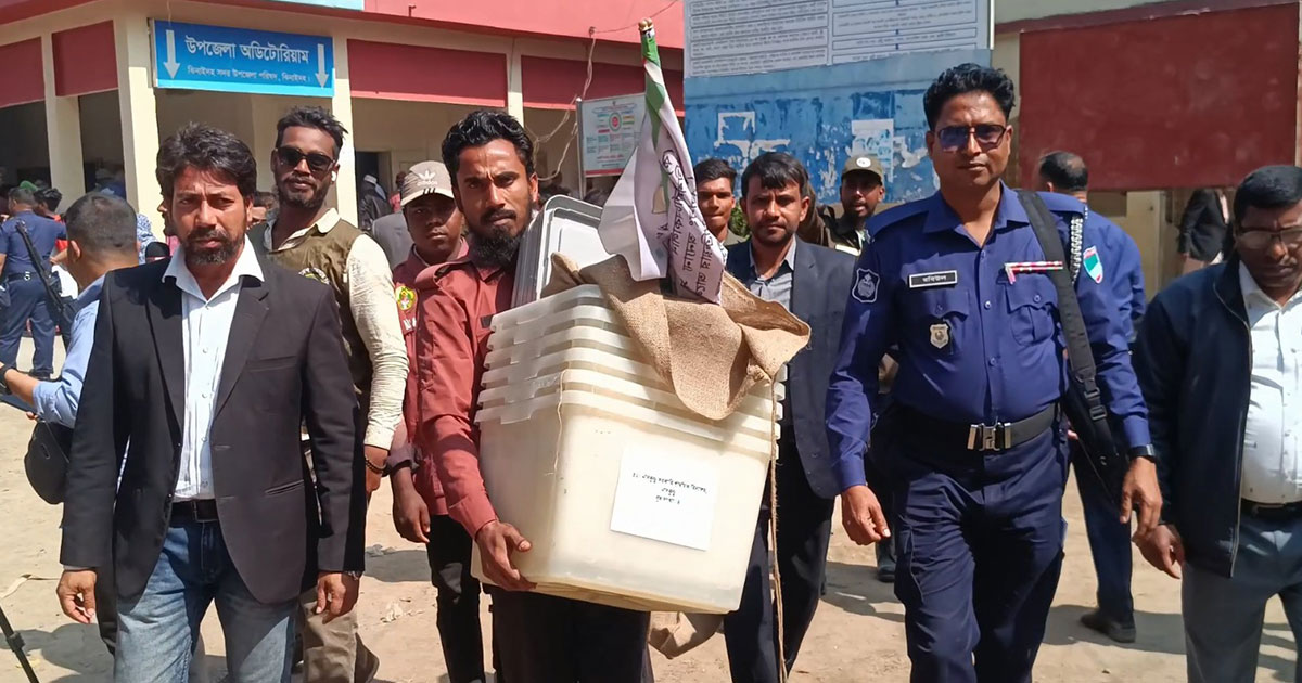 ঝিনাইদহে কেন্দ্রে কেন্দ্রে পাঠানো হলো নির্বাচনী সরঞ্জাম