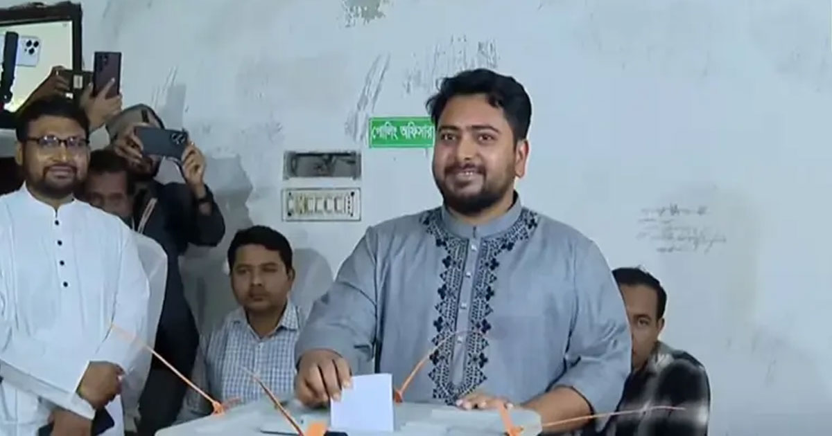 ভোট দিলেন নাহিদ ইসলাম