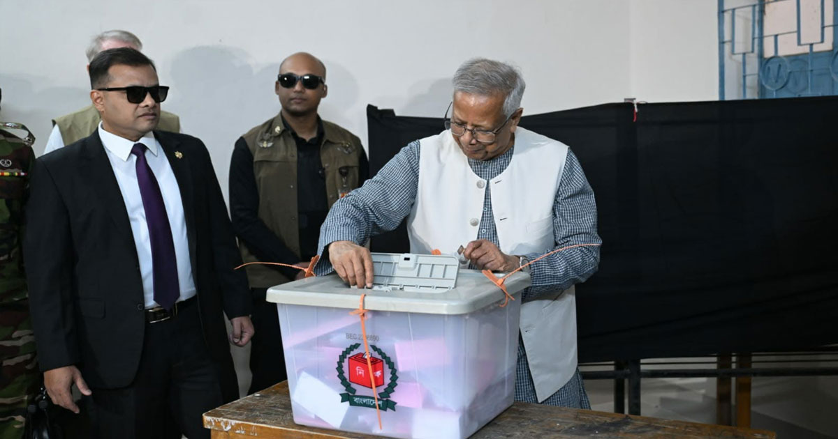 তারেক রহমানের কেন্দ্রে ভোট দিলেন ড. ইউনূস