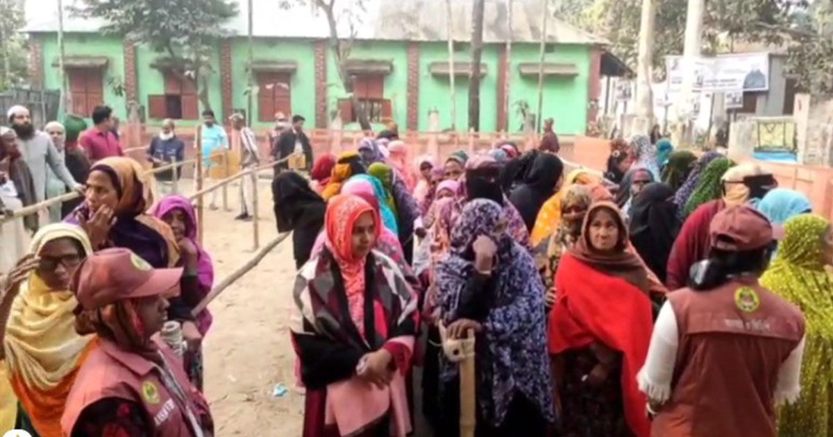 কুড়িগ্রামে চারটি আসনে সকাল সাড়ে সাতটা থেকে একযোগে শুরু হয়েছে ভোট গ্রহন।