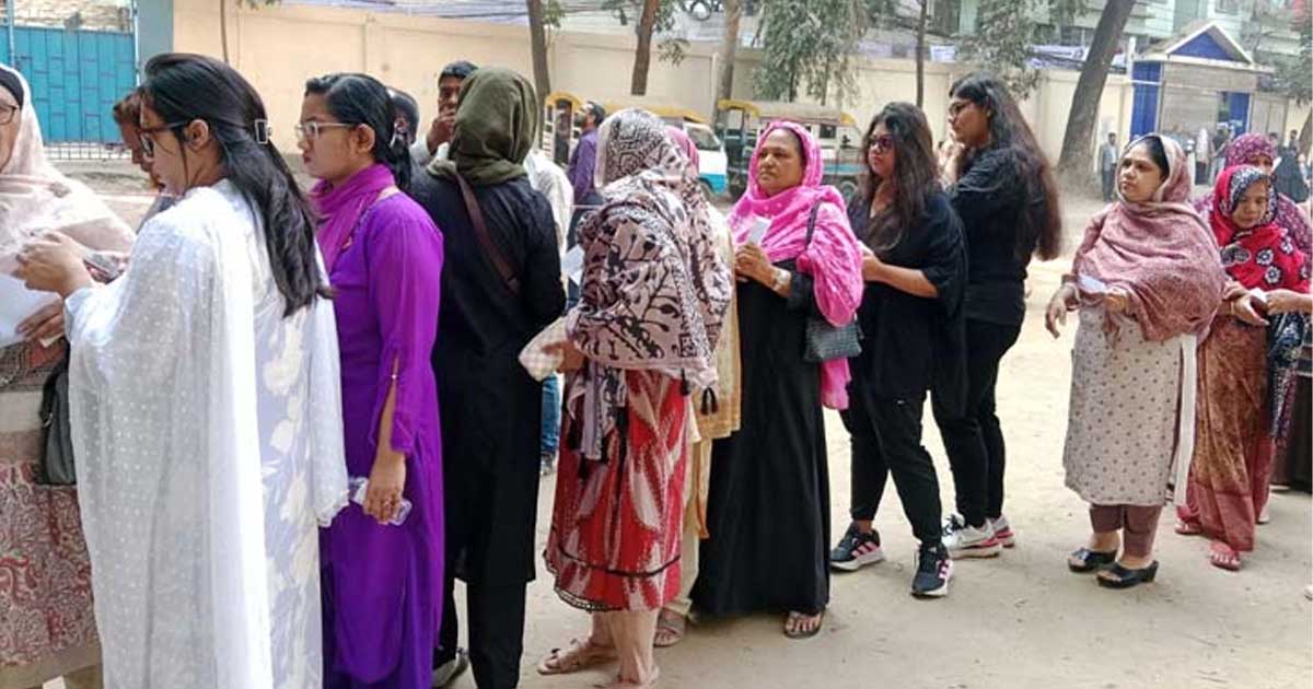বেলা সাড়ে ১২টা পর্যন্ত ৩৬৯ কেন্দ্রে বিশৃঙ্খলা: ইসি