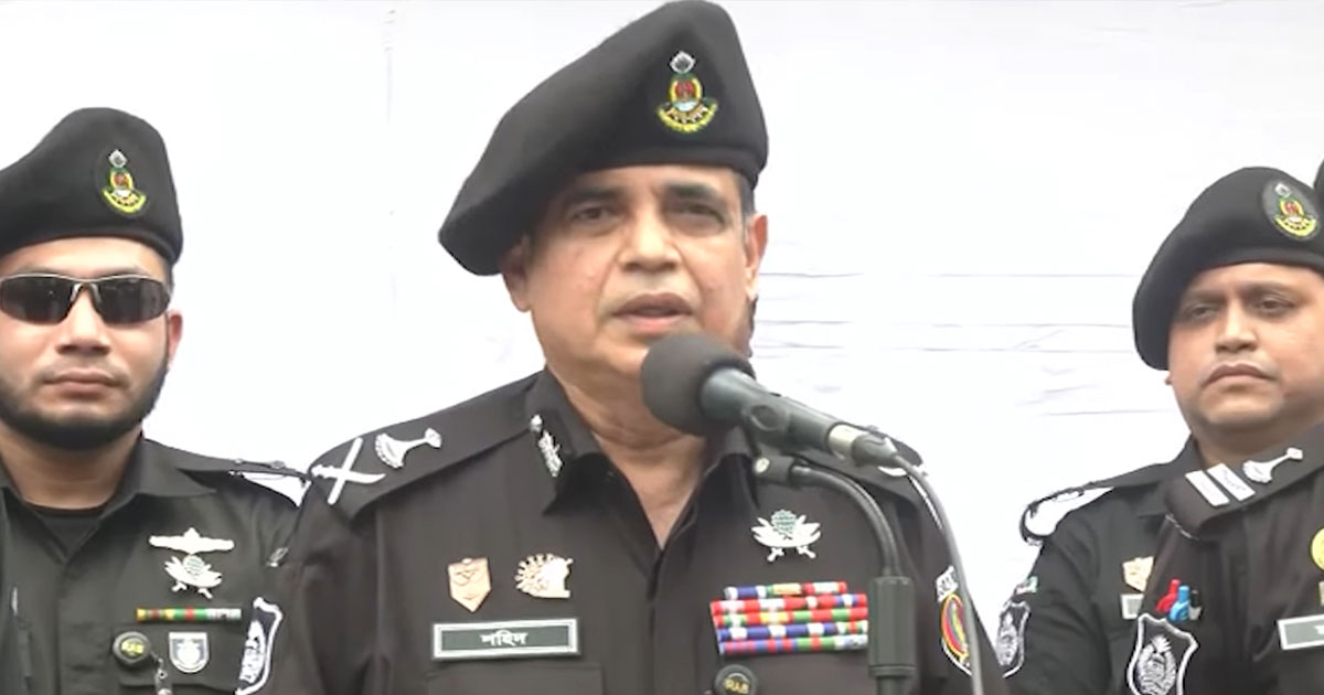 জীবনের প্রথমবার ভোট দিয়েছেন র‍্যাব মহাপরিচালক