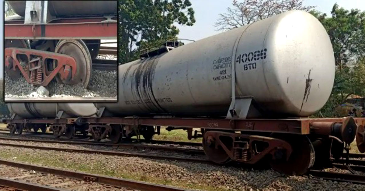 চাঁপাইনবাবগঞ্জে তেলবাহী ট্রেন লাইনচ্যুত
