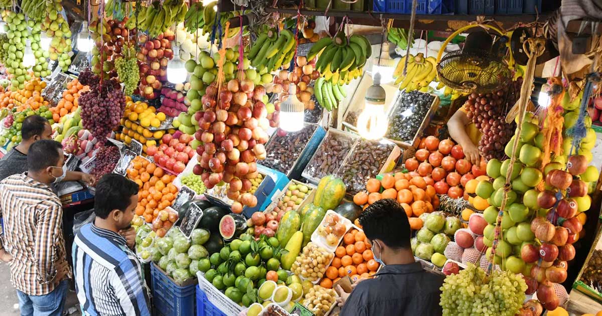 প্রথম রমজানে ফল ও খেজুরে বাড়তি দাম