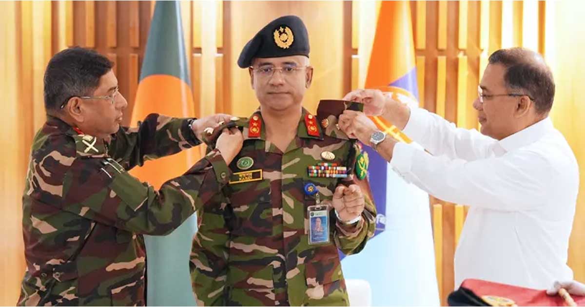 মেজর জেনারেল কায়সার রশিদকে র‍্যাংক ব্যাজ পরালেন প্রধানমন্ত্রী