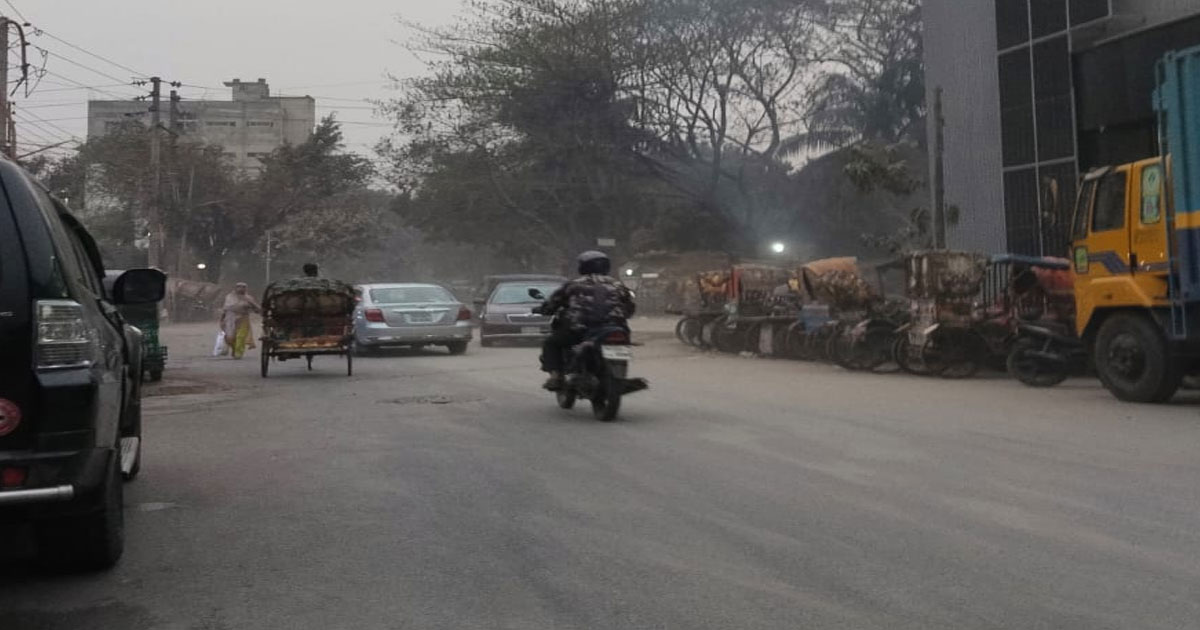 বায়ুদূষণে আবারও শীর্ষ তালিকায় ঢাকা