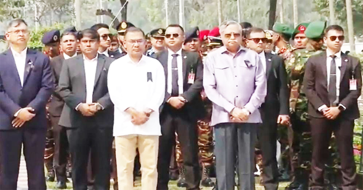 পিলখানা ট্র্যাজেডি শহীদ সেনাকর্মকর্তাদের কবরে রাষ্ট্রপতি ও প্রধানমন্ত্রীর শ্রদ্ধা