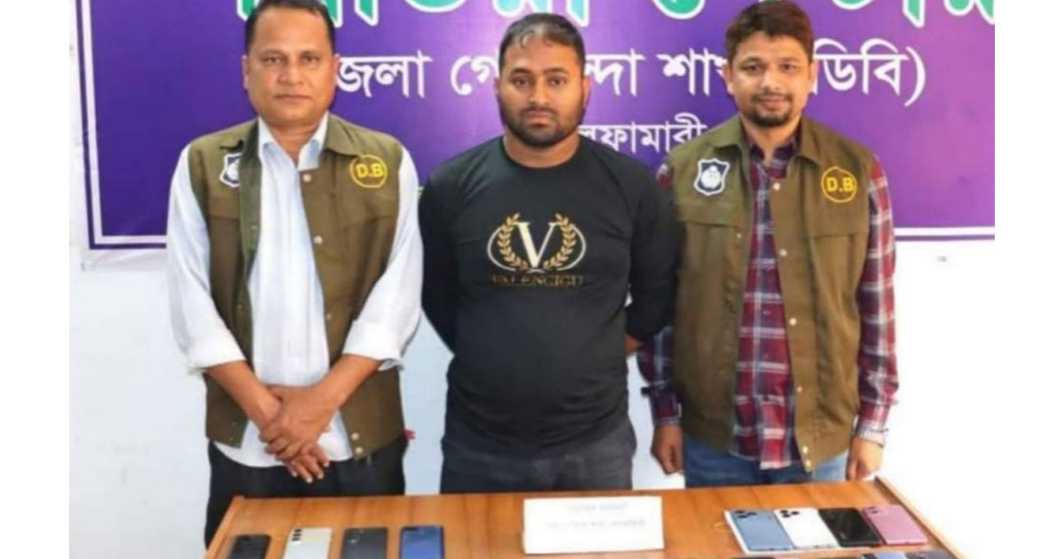 নীলফামারীতে ৪০টি চোরাই মোবাইল উদ্ধার, গ্রেপ্তার ১