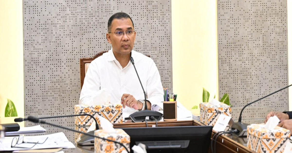ছুটির দিনেও অফিস করছেন প্রধানমন্ত্রী