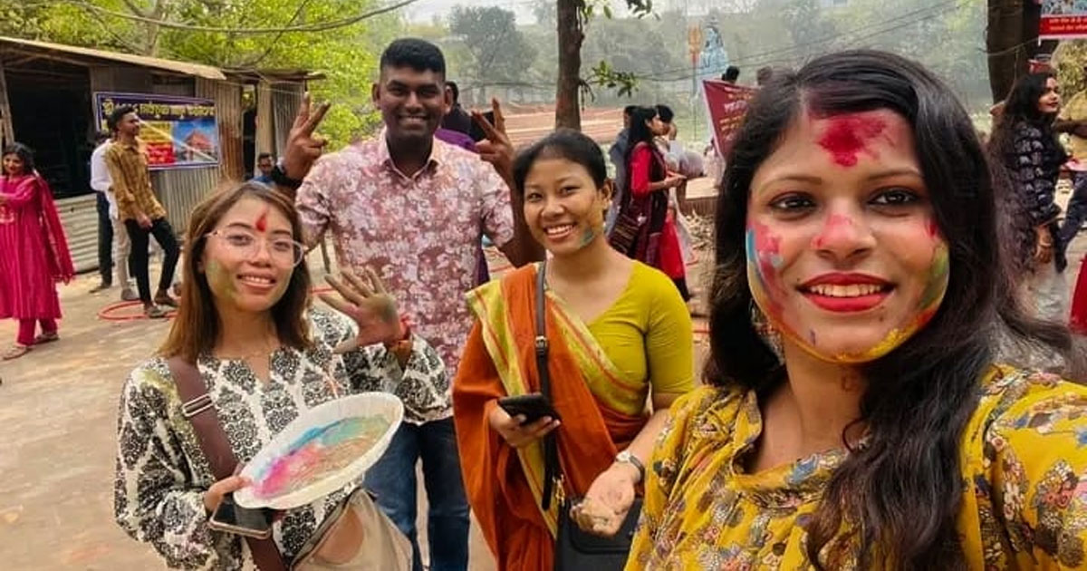 দোল পূর্ণিমা: রঙে রঙিন ঢাকা