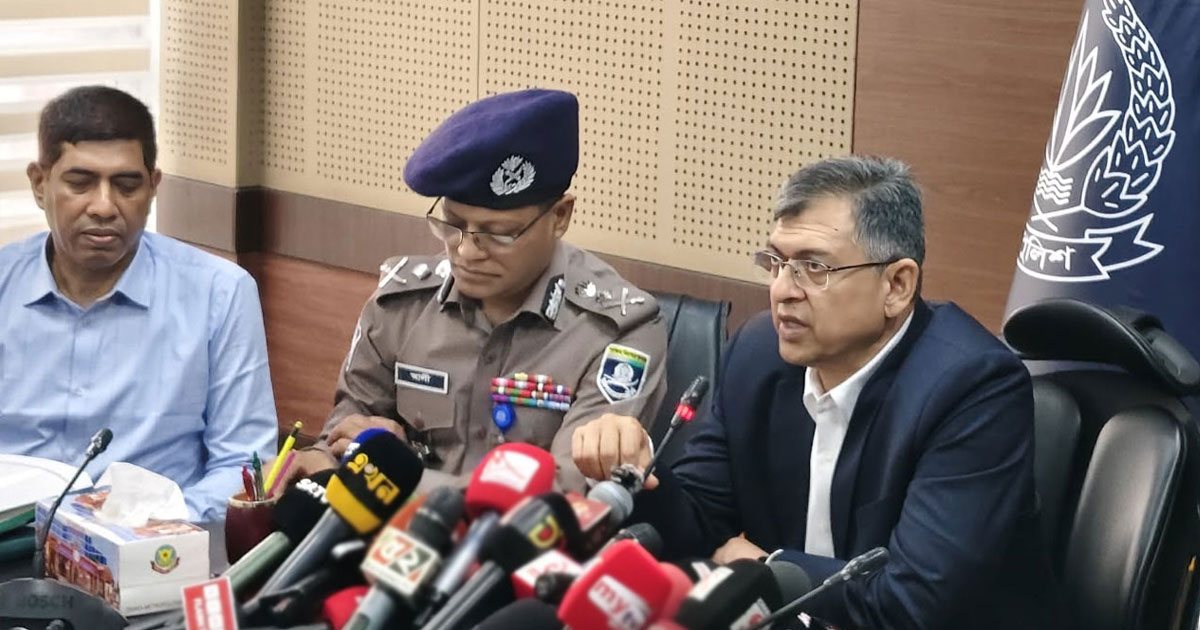 চাঁদাবাজ ও অস্ত্রধারীদের ধরতে সারাদেশে অভিযান শুরু: স্বরাষ্ট্রমন্ত্রী