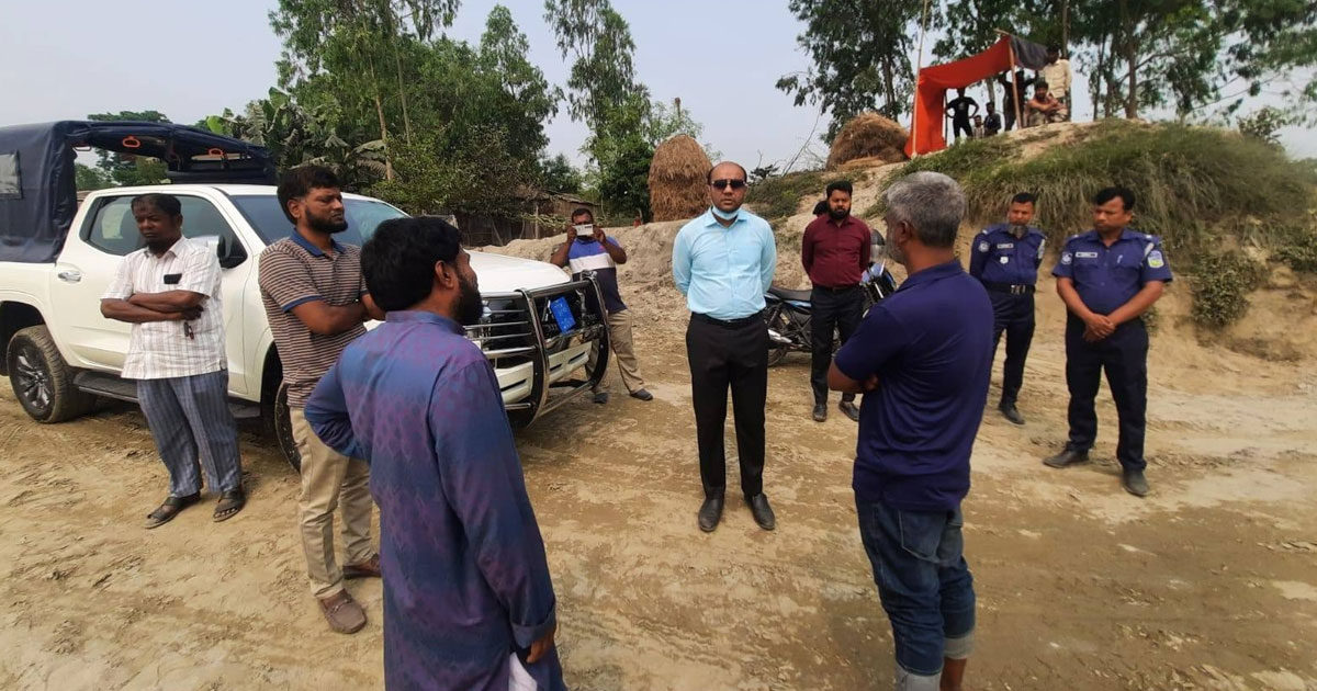 শেরপুরে অবৈধ বালু পরিবহন: জরিমানা ও গাড়ি জব্দ